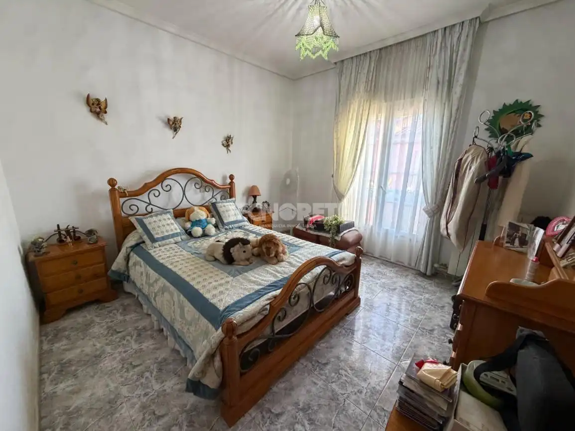 Casa aparellada amb terrassa en venda a C. la Virgen, imagen 13