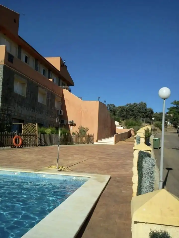 Vista exterior de Piso en venta en El Garrobo con Calefacción y Piscina comunitaria