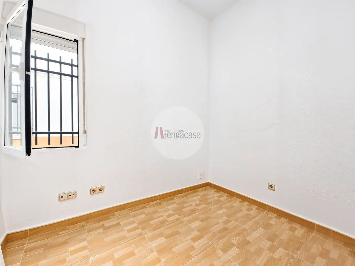 Bedroom of Flat for rent in Madrid  with Air Conditioner, Heating and Washing machine