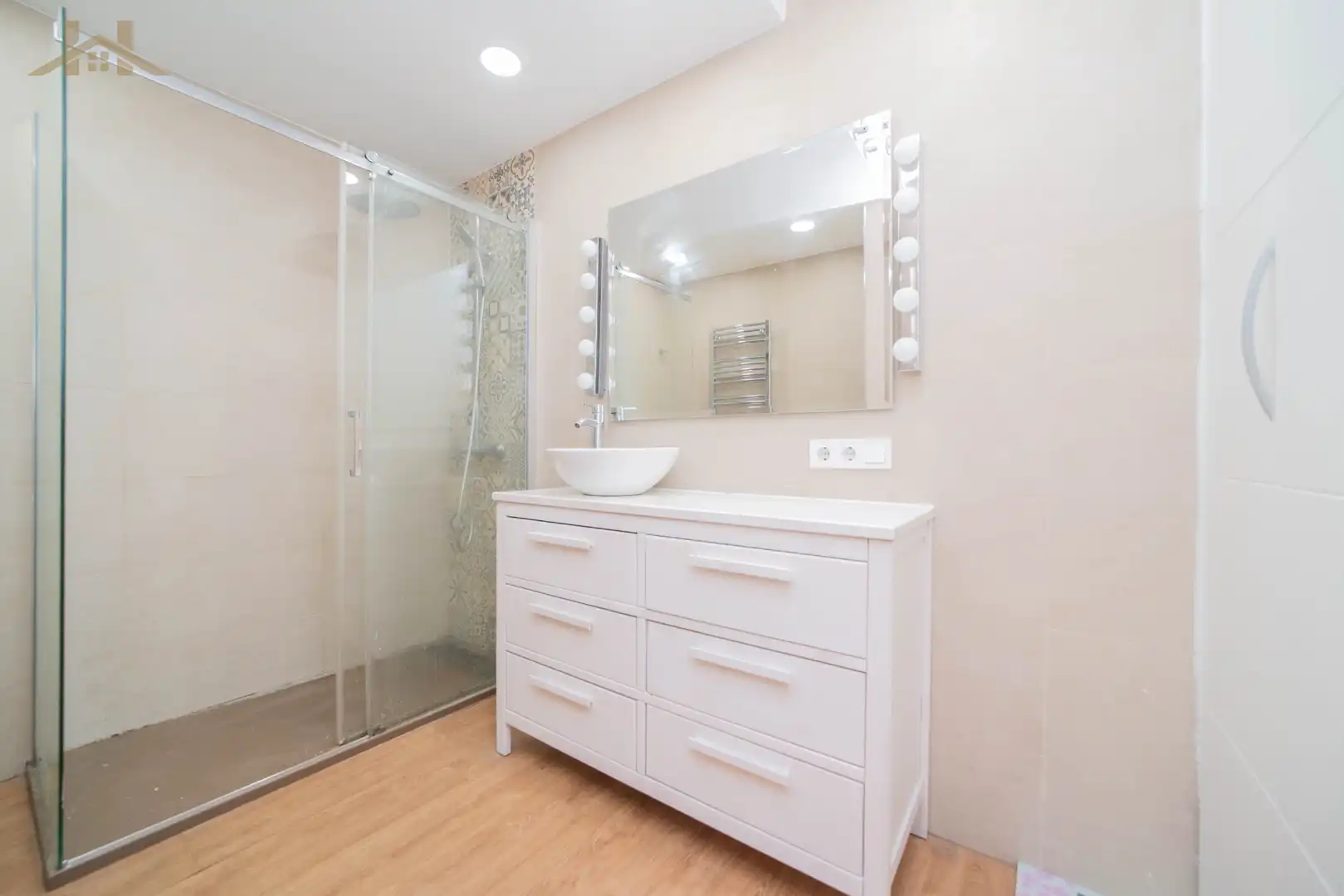 Bathroom of Duplexes for sale in Villanueva del Pardillo  with Air Conditioner, Heating and Parquet flooring