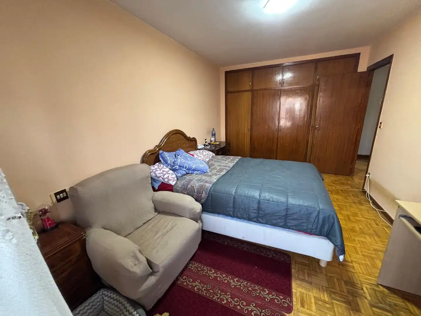 Dormitori de Pis en venda en Oviedo  amb Calefacció, Parquet i Forn