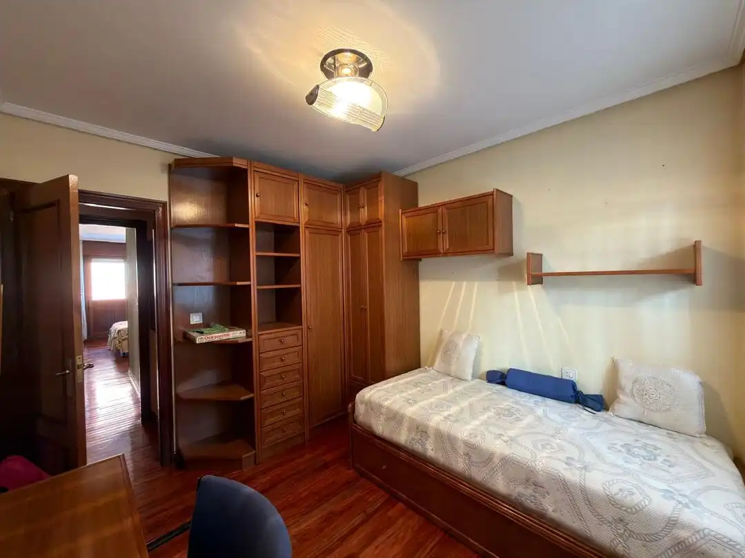 Schlafzimmer von Wohnung zur Miete in Galdakao mit Heizung
