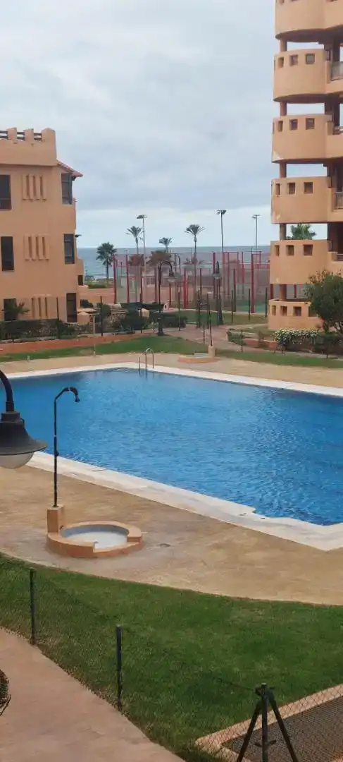 Piscina de Apartament de lloguer en El Ejido amb Aire condicionat, Jardí privat i Parquet