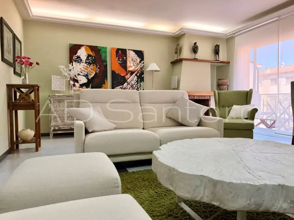 Sala de estar de Casa adosada en venta en Vilanova i la Geltrú