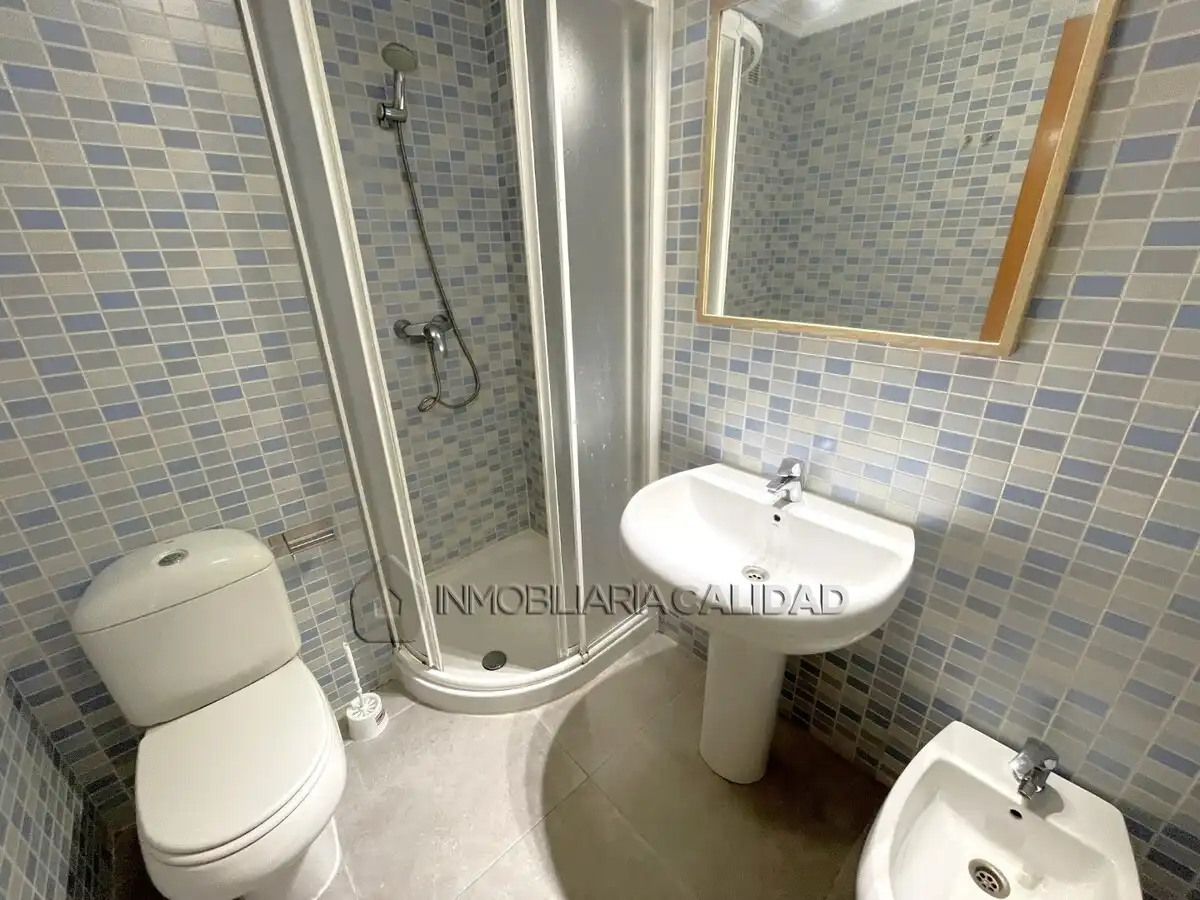 Baño de Piso en venta en Burgos con Calefacción, Terraza y Trastero