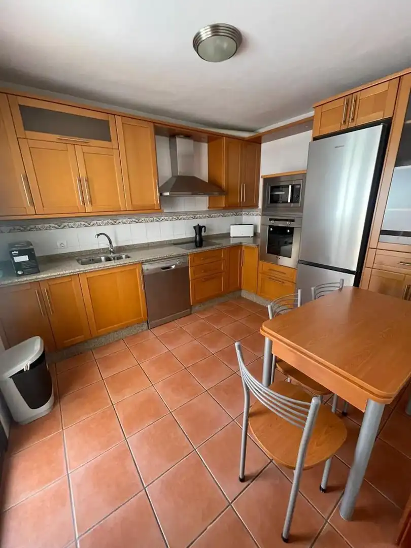 Cuina de Casa adosada de lloguer en Marbella amb Aire condicionat, Terrassa i Moblat