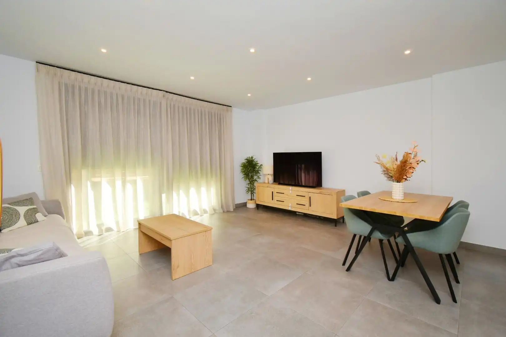 Sala de estar de Casa o chalet en venta en Almería con Aire acondicionado, Terraza y Trastero