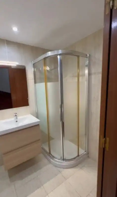 Baño de Casa adosada en venta en Alonsotegi con Calefacción, Jardín privado y Trastero