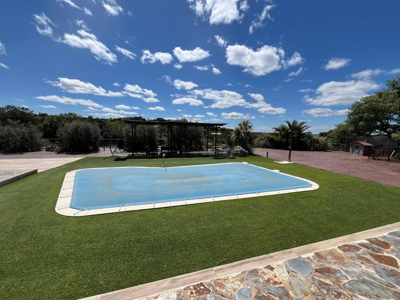 Piscina de Casa o xalet en venda en Hontoba amb Aire condicionat, Calefacció i Jardí privat