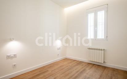 Flat for sale in  Madrid Capital  with Heating