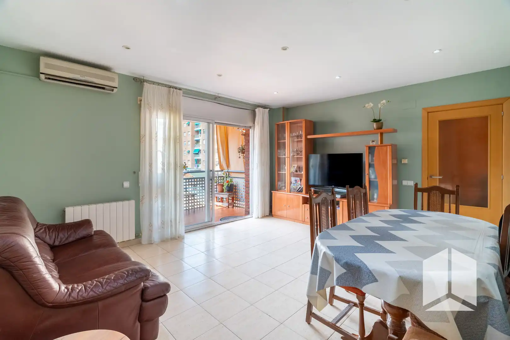 Living room of Flat for sale in Castelldefels  with Swimming Pool and Balcony