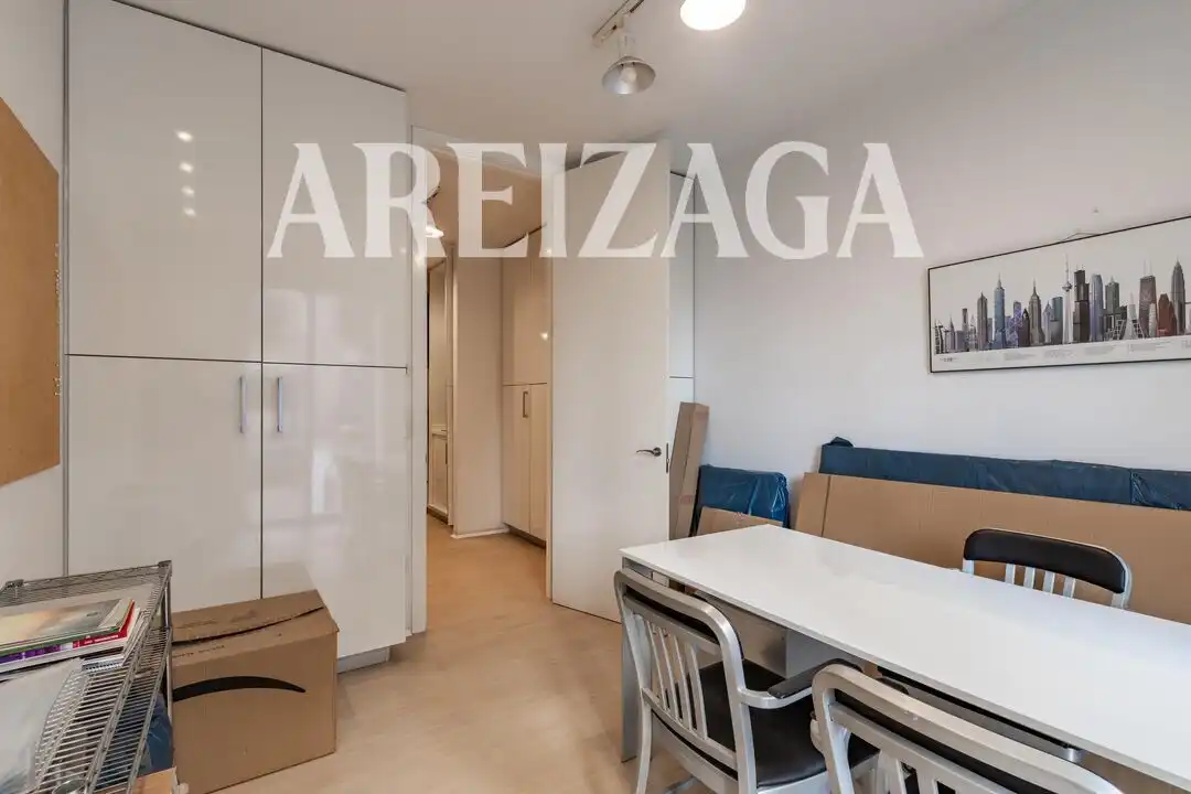 Schlafzimmer von Büro zur Miete in Donostia - San Sebastián 