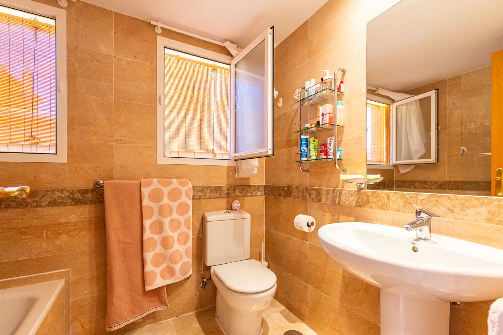 Baño de Planta baja en venta en Mijas con Aire acondicionado, Jardín privado y Terraza