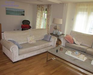 Living room of Single-family semi-detached for sale in Oyón-Oion  with Air Conditioner, Terrace and Swimming Pool