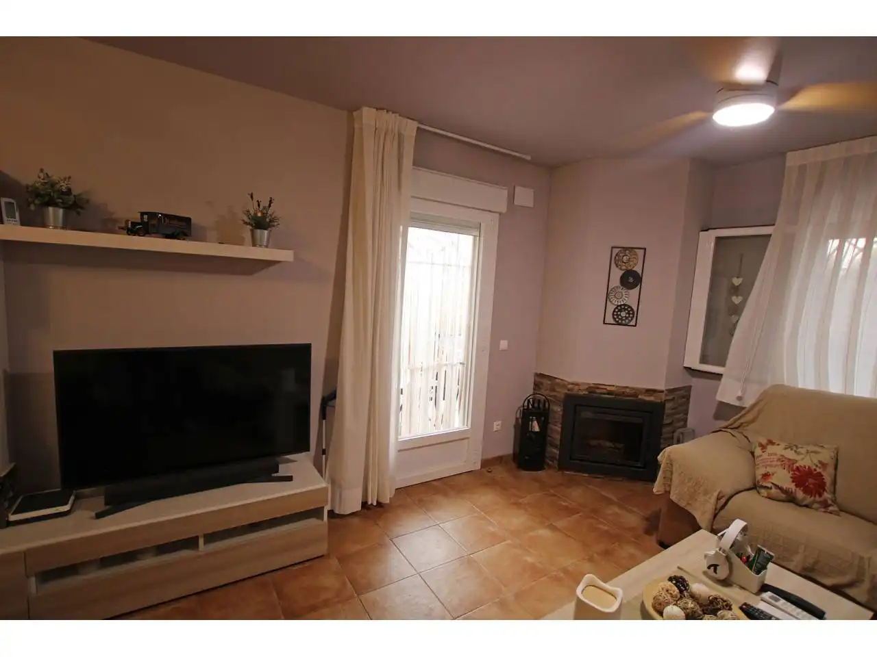 Sala d'estar de Casa o xalet en venda en Trijueque amb Calefacció, Jardí privat i Terrassa