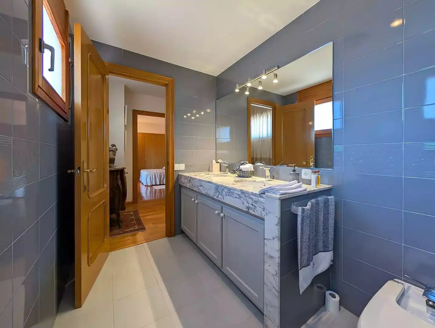 Bathroom of Houses for sale in Banyoles  with Swimming Pool and Furnished
