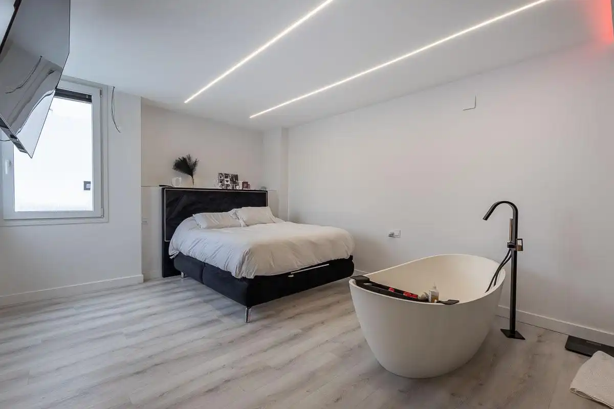 Habitación de Casa adosada en venta en Albolote con Jardín privado, Piscina y Alarma