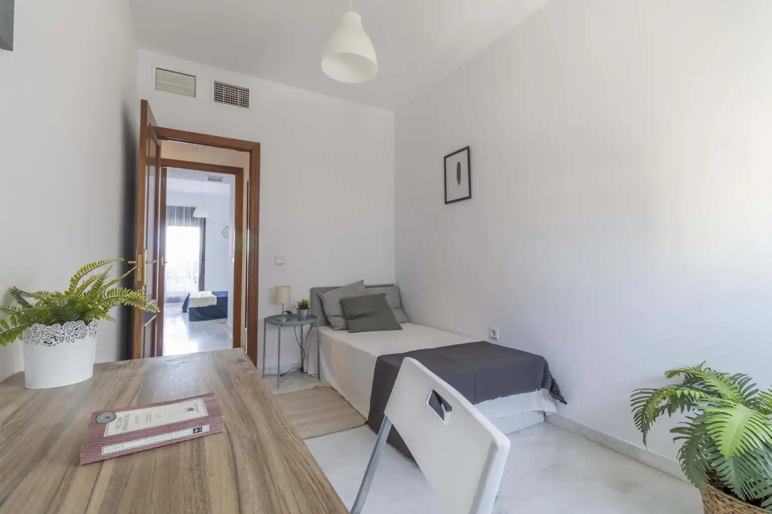 Schlafzimmer von Wohnung zum Verkauf in Mairena del Aljarafe mit Klimaanlage, Privatgarten und Terrasse