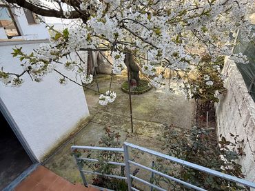 Casa amb balcó en venda a Calle Arco