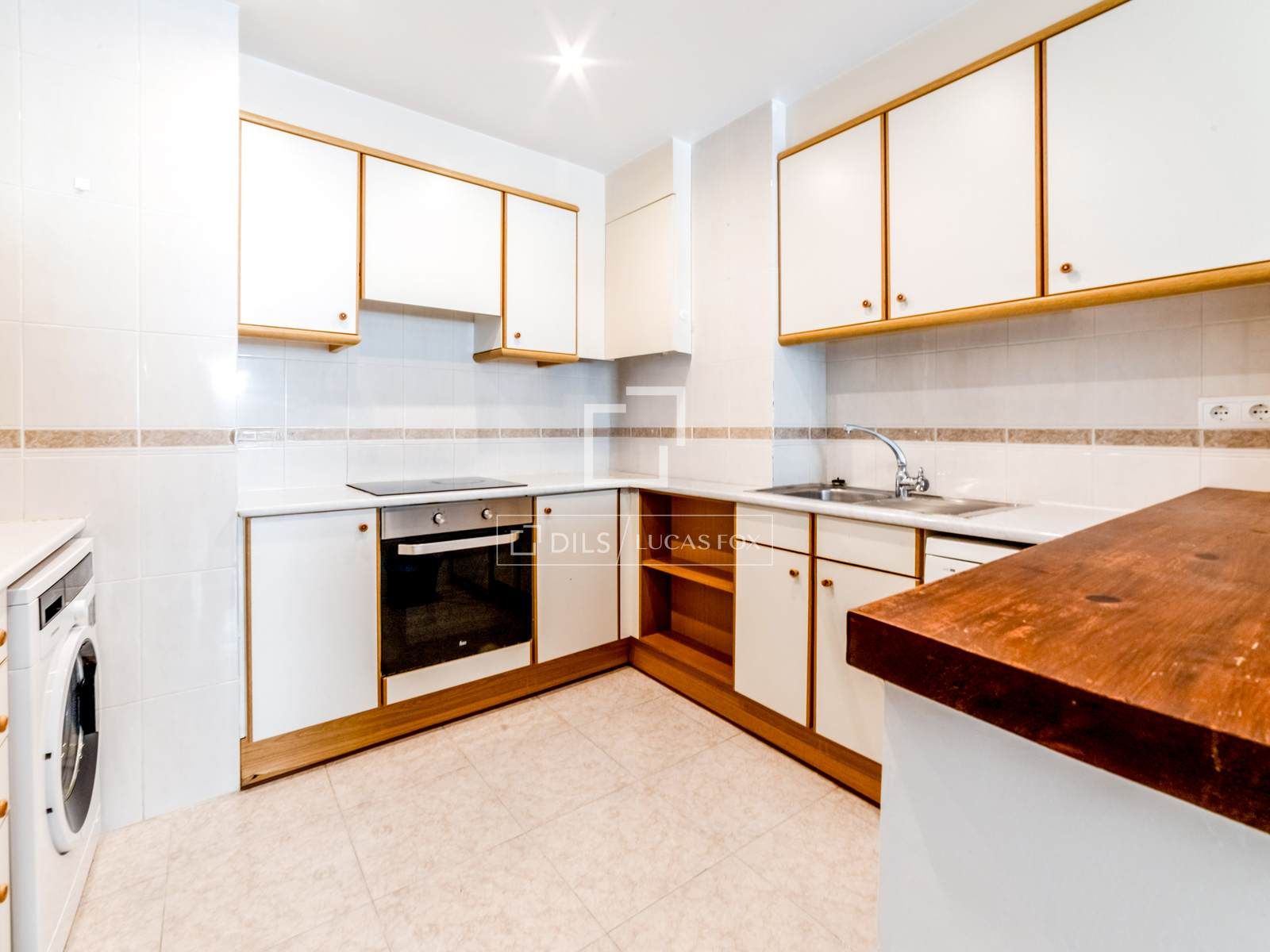 Kitchen of Flat for sale in Sitges  with Air Conditioner, Heating and Terrace