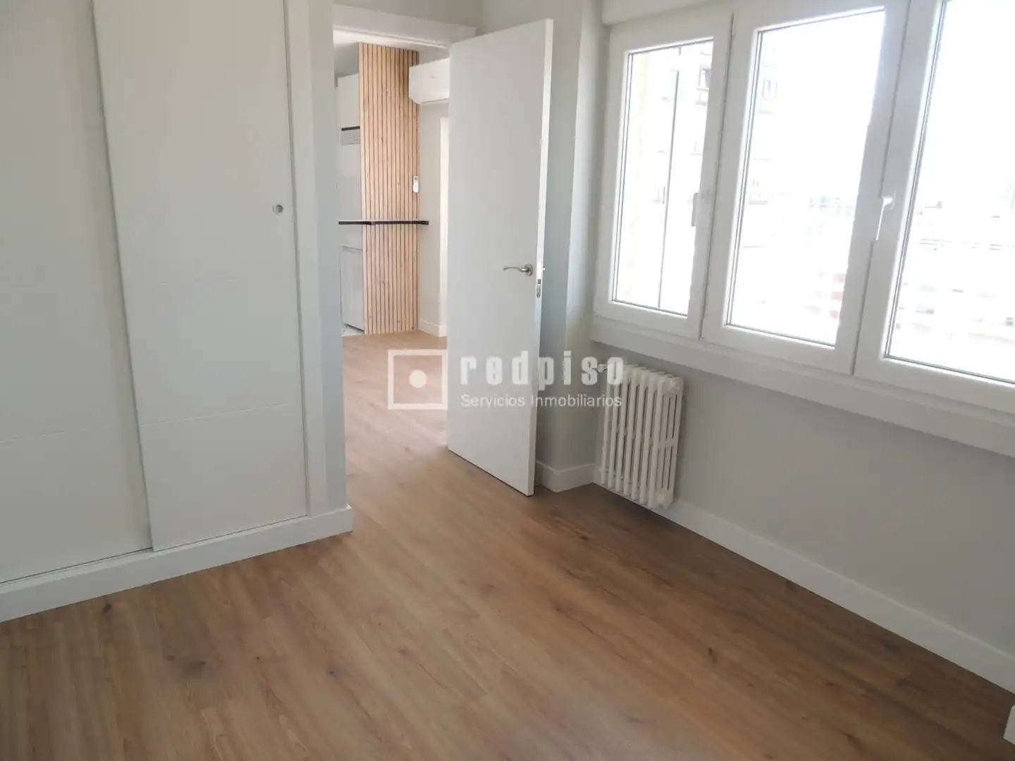 Dormitori de Apartament de lloguer en Madrid amb Aire condicionat, Calefacció i Terrassa