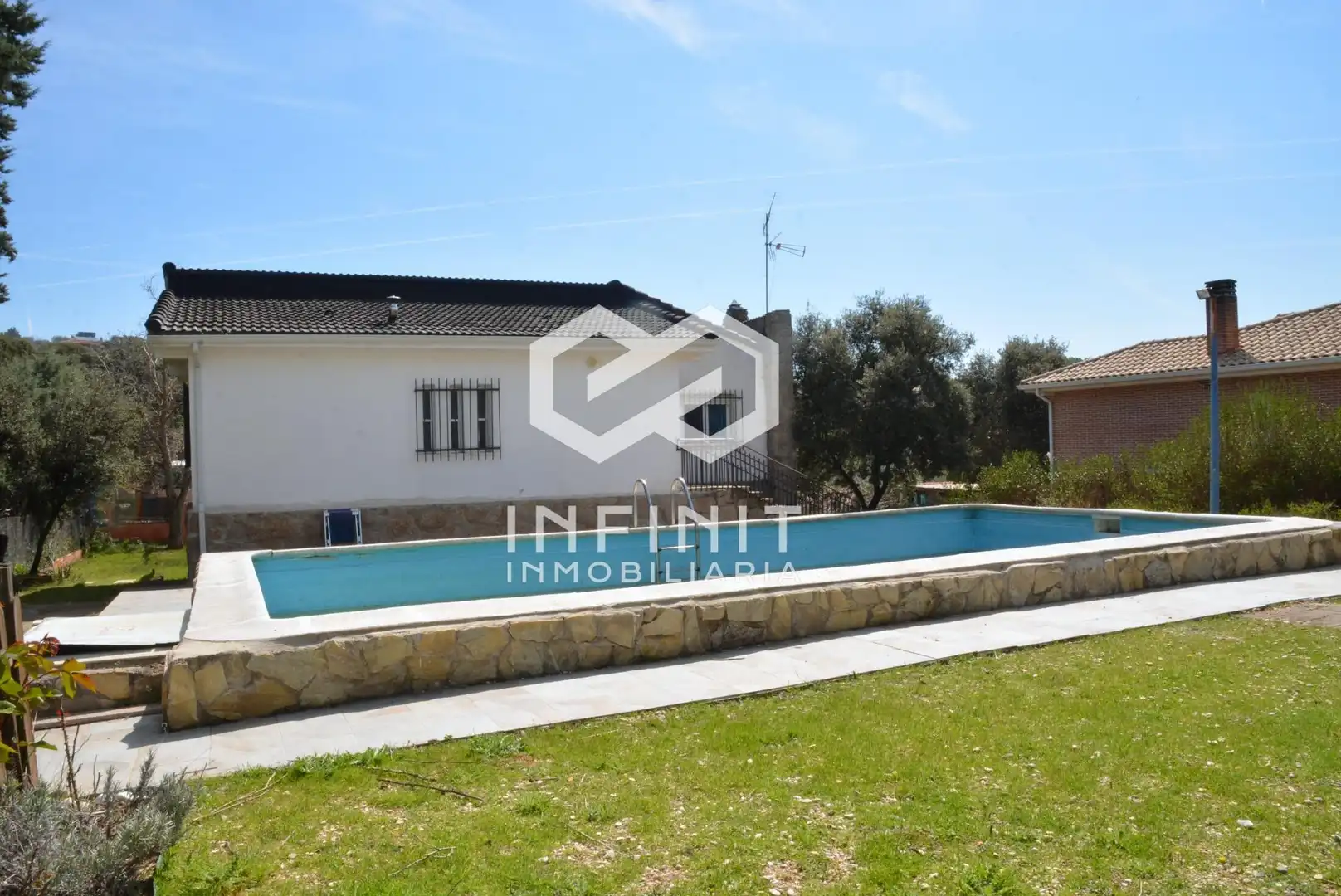 Vista exterior de Casa o chalet en venta en Valdeaveruelo con Calefacción, Jardín privado y Terraza