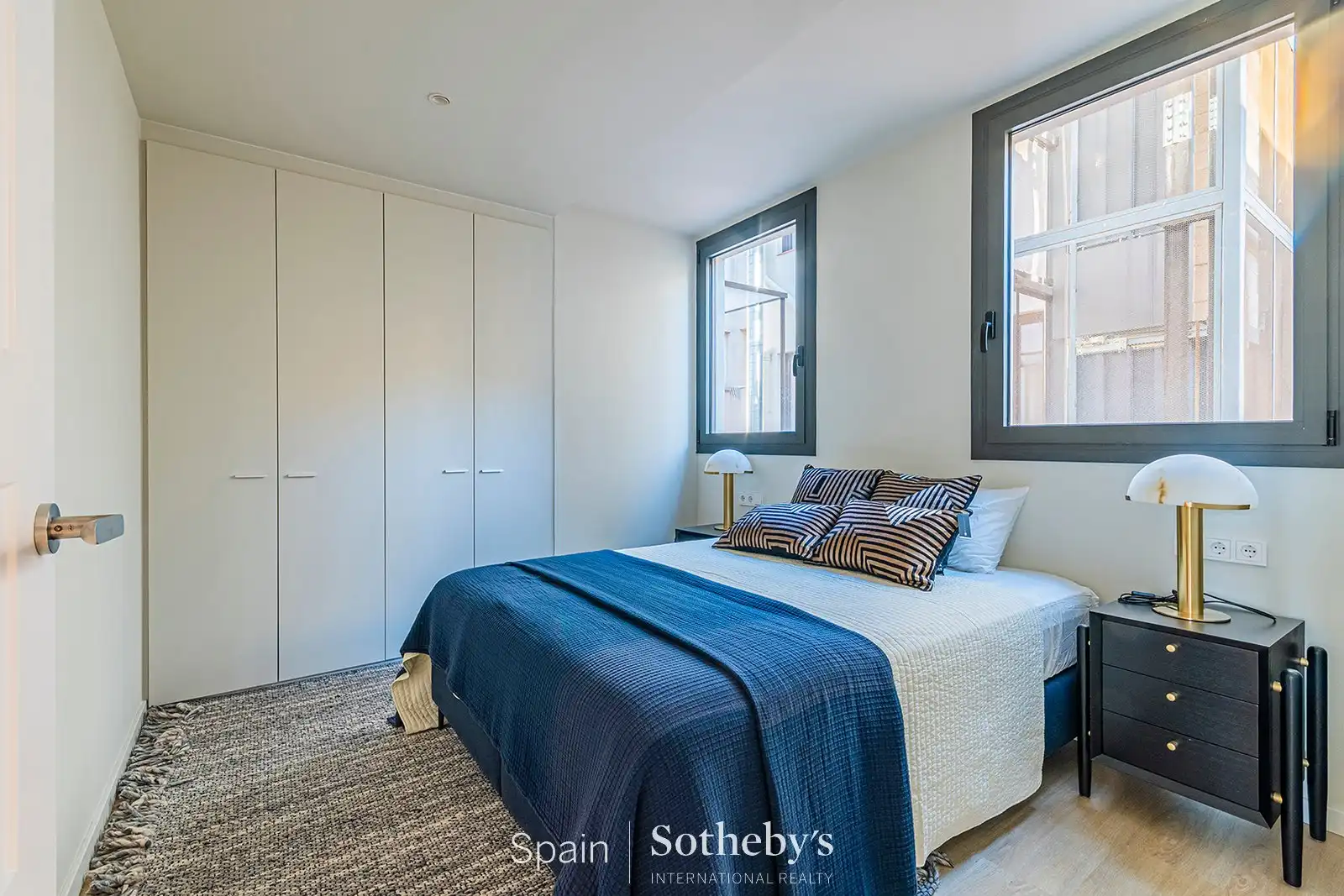 Schlafzimmer von Maisonette zum Verkauf in Barcelona mit Klimaanlage und Heizung