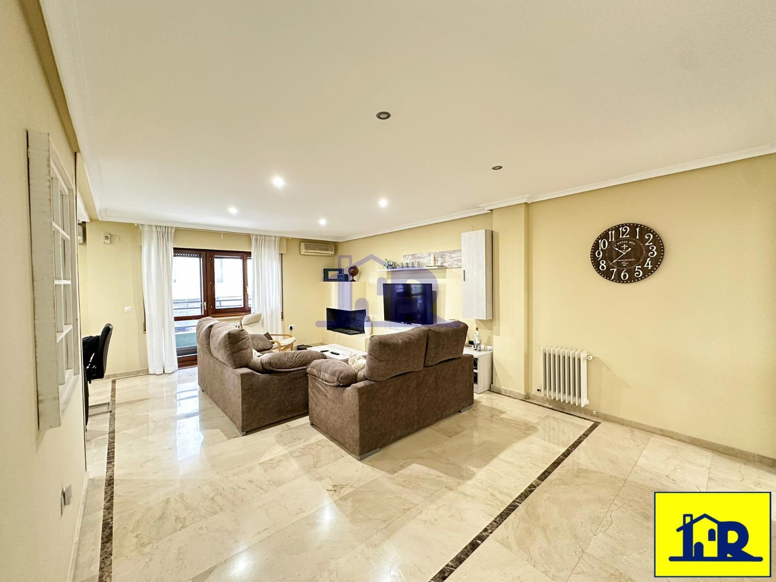Living room of Flat for sale in Cuenca Capital  with Air Conditioner, Heating and Terrace