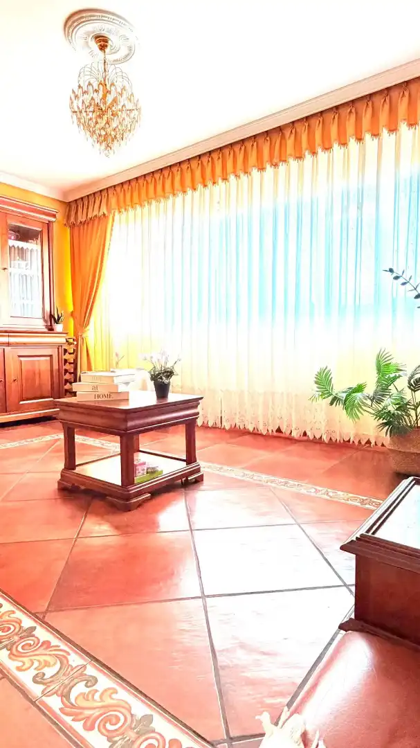 Sala de estar de Dúplex en venta en Corvera de Asturias con Calefacción, Parquet y Trastero