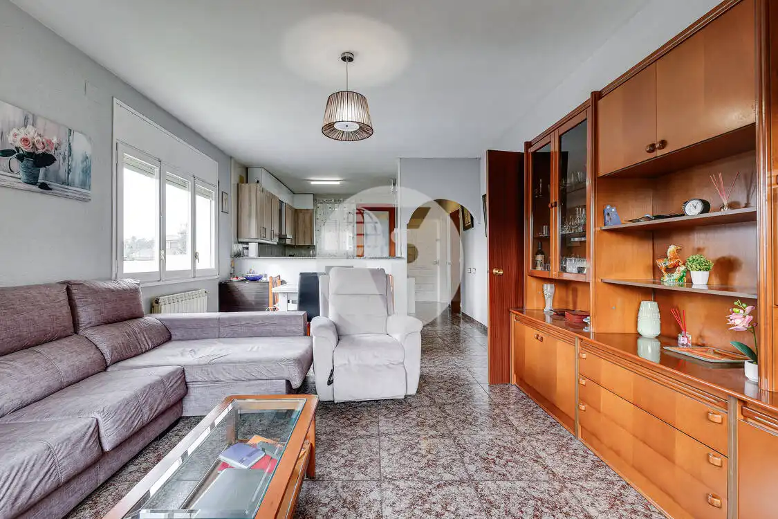 Sala d'estar de Casa o xalet en venda en Lliçà de Vall amb Calefacció, Terrassa i Piscina