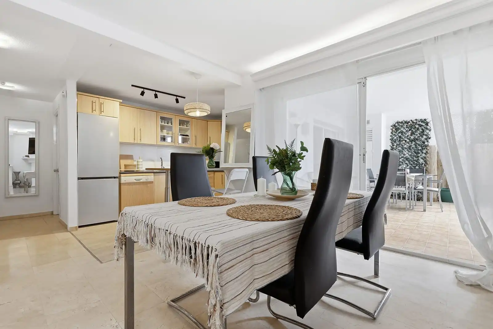 Comedor de Apartamento de alquiler en Estepona con Terraza y Amueblado