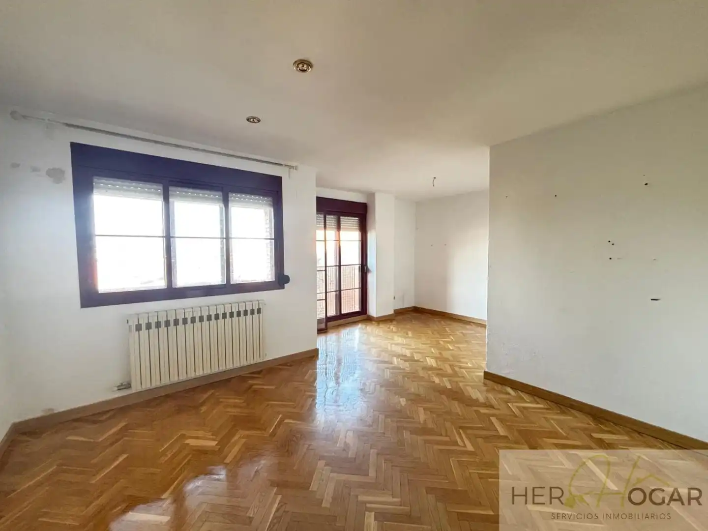 Sala d'estar de Pis en venda en Toledo amb Calefacció, Parquet i Terrassa