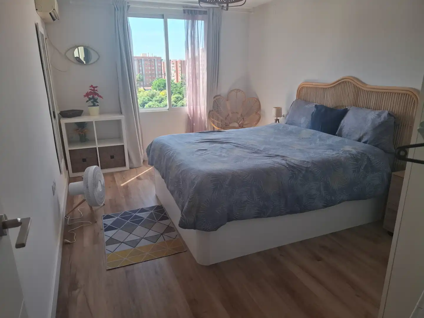 Dormitori de Apartament de lloguer en Valencia amb Aire condicionat, Calefacció i Moblat