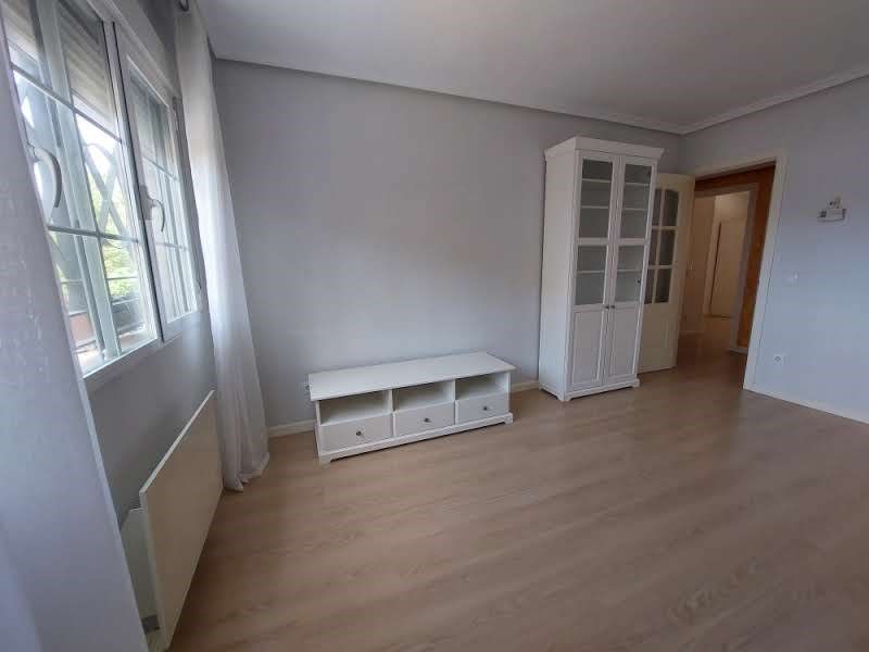 Schlafzimmer von Wohnung zum Verkauf in Pedrezuela mit Ofen, Waschmaschine und Mikrowelle