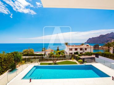 Detached house with pool for sale in La Caleta - La Calalga -  Les Bassetes