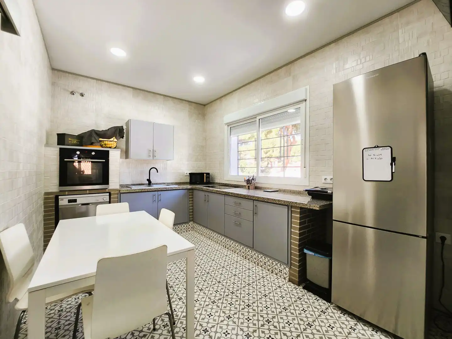 Cocina de Casa o chalet en venta en Alcalá de Guadaira con Aire acondicionado, Calefacción y Jardín privado