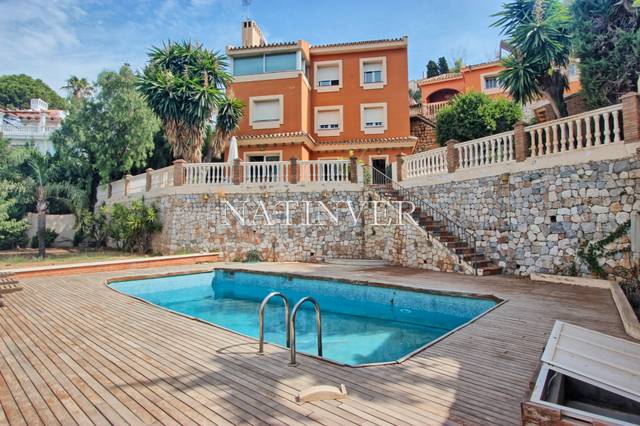 Casa-chalet en Venta en Calle Escritor Cerda Godoy en El Candado