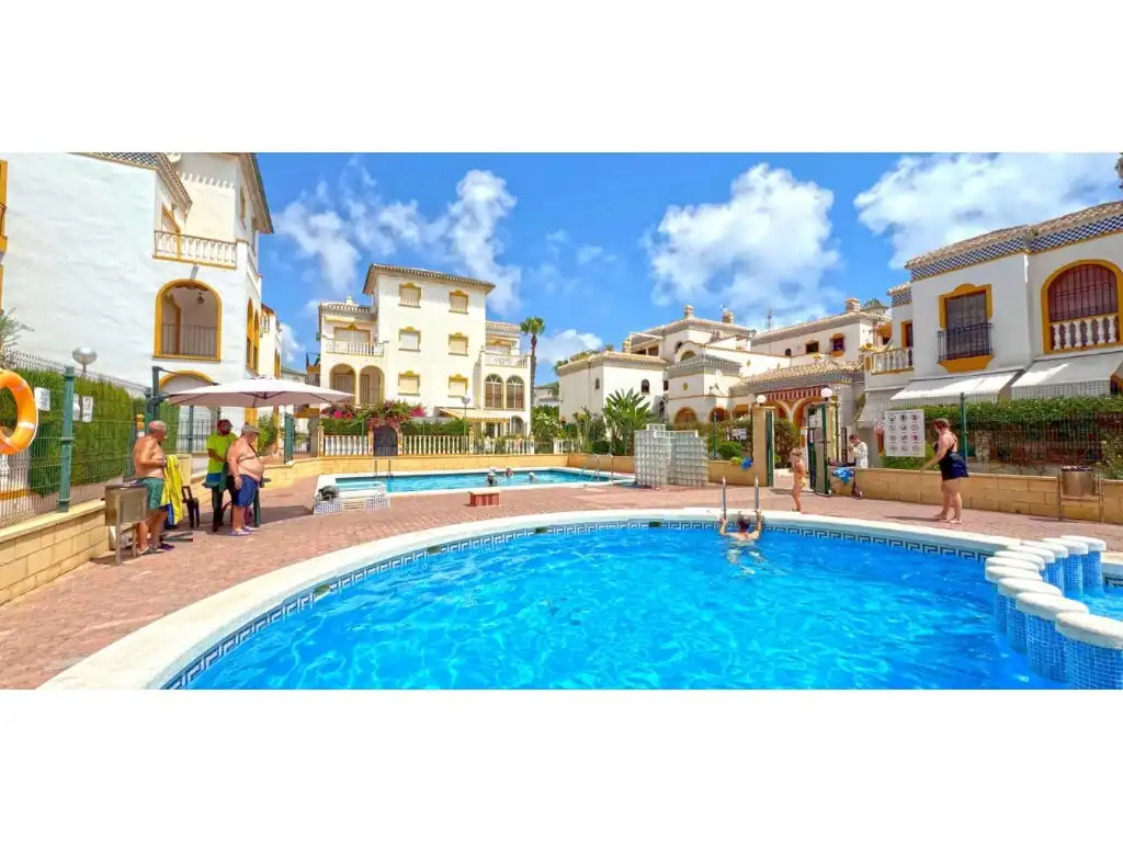 Maisonette zum Verkauf in Calle Adelfas, Cañada del Molino