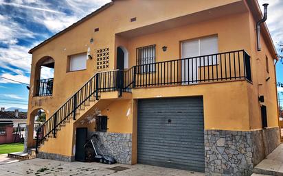 Außenansicht von Haus oder Chalet zum verkauf in Caldes de Malavella mit Terrasse und Balkon