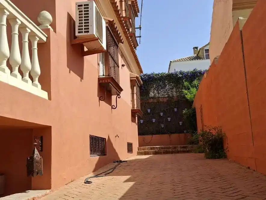 Vista exterior de Casa o chalet en venta en Salteras con Aire acondicionado, Piscina y Balcón