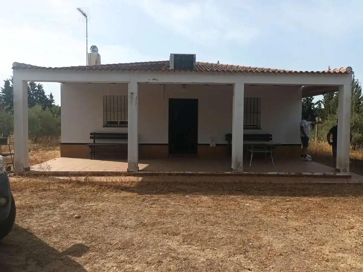 Casa rústica amb jardí en venda a Almonte ciudad