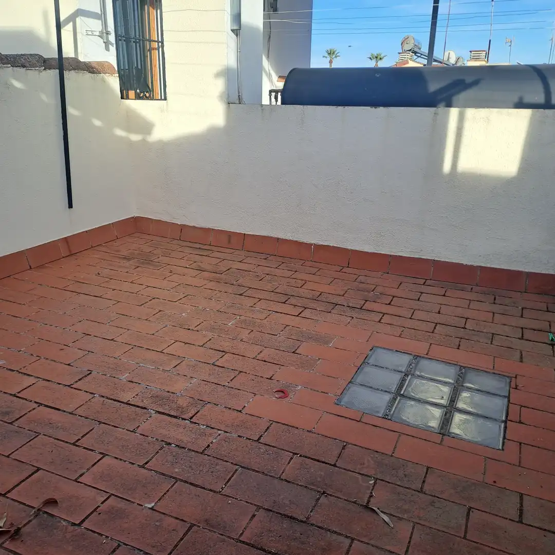 Terrassa de Casa adosada en venda en Dos Hermanas amb Aire condicionat, Traster i Piscina comunitària
