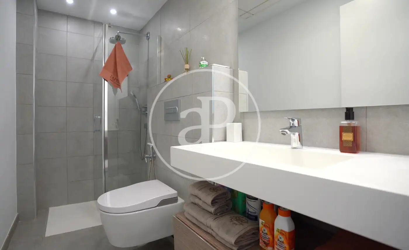 Badezimmer von Einfamilien-Reihenhaus zum Verkauf in Villajoyosa / La Vila Joiosa mit Klimaanlage, Heizung und Privatgarten