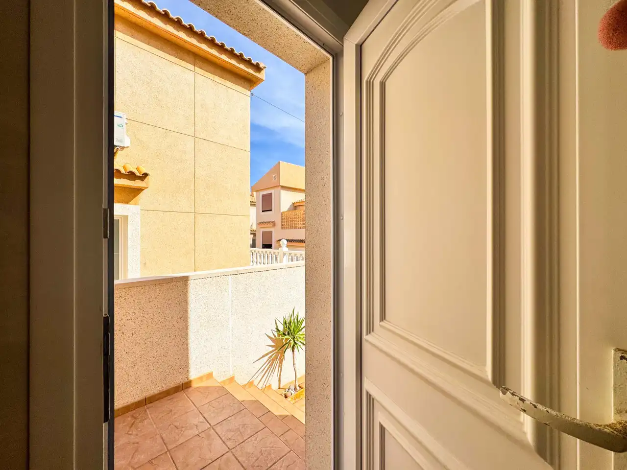 Casa adosada en venda en Torrevieja amb Aire condicionat, Calefacció i Jardí privat