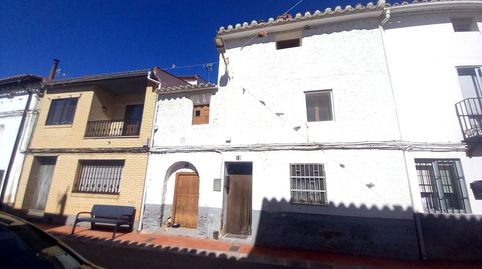 Casa de pueblo de 190 m útiles, cochera y jardín