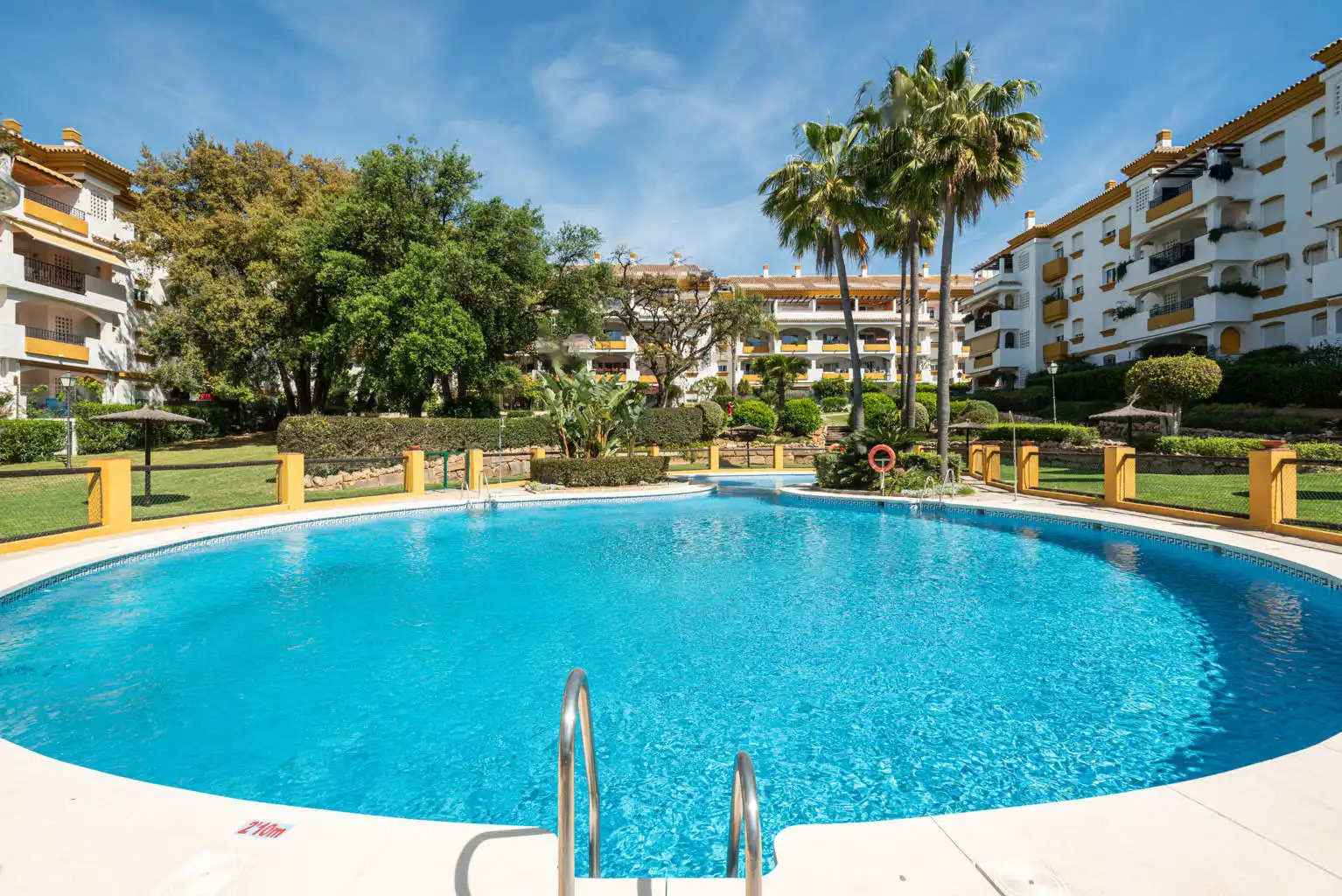 Àtic amb piscina en venda a Milla de Oro