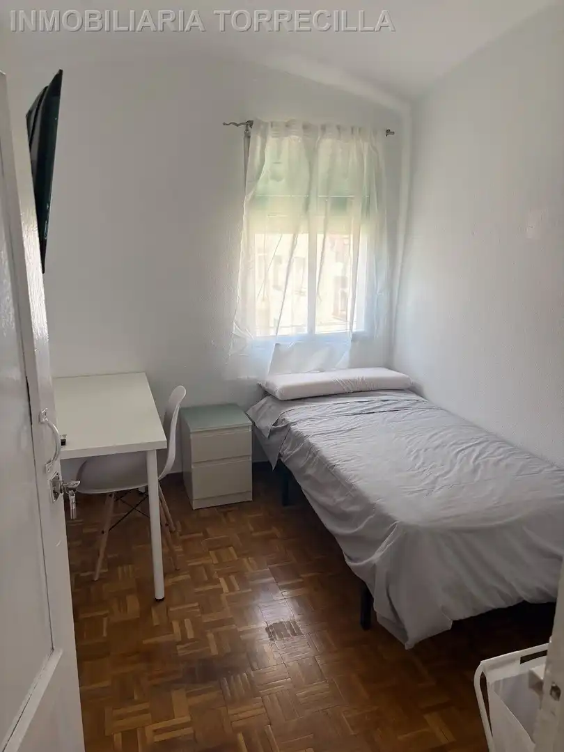 Bedroom of Flat for rent in Valladolid  with Heating, Parquet flooring and Furnished