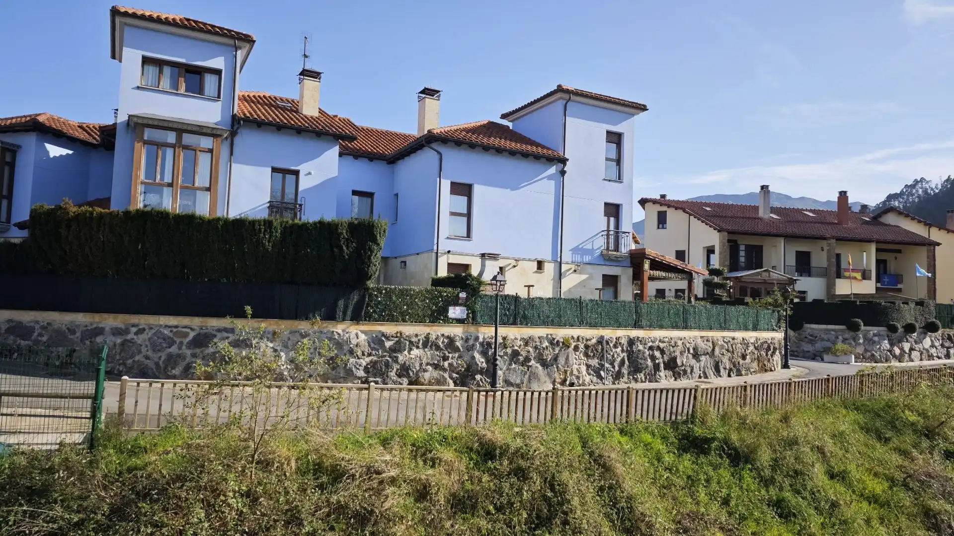 Vista exterior de Dúplex en venda en Llanes amb Calefacció i Jardí privat