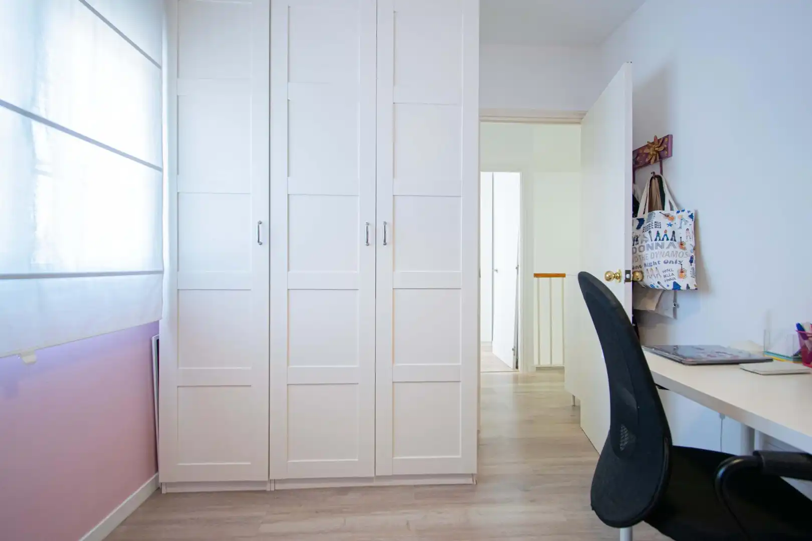 Habitación de Casa adosada en venta en Montequinto con Aire acondicionado y Piscina comunitaria