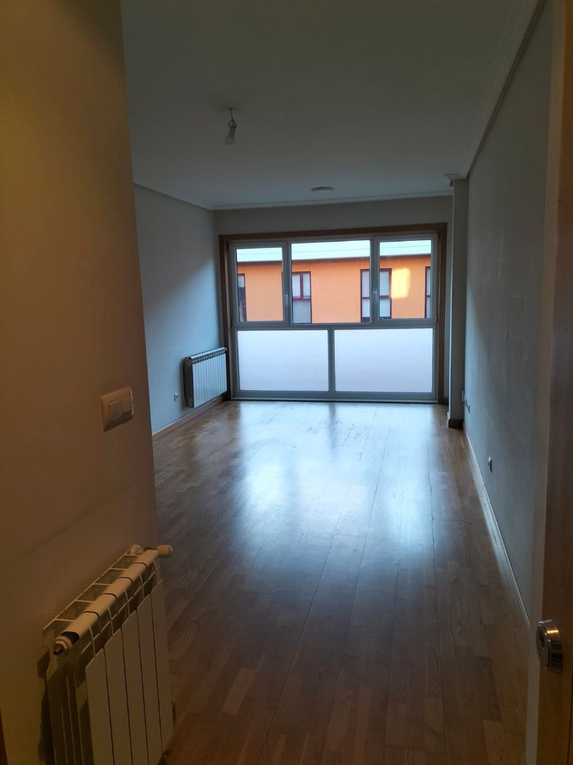 Dormitori de Pis en venda en Cambre  amb Calefacció, Parquet i Moblat